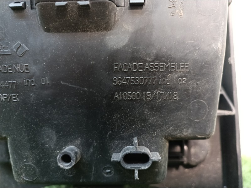 Recambio de guantera para peugeot 207 xs referencia OEM IAM 9644584477 9644584477 A1050015