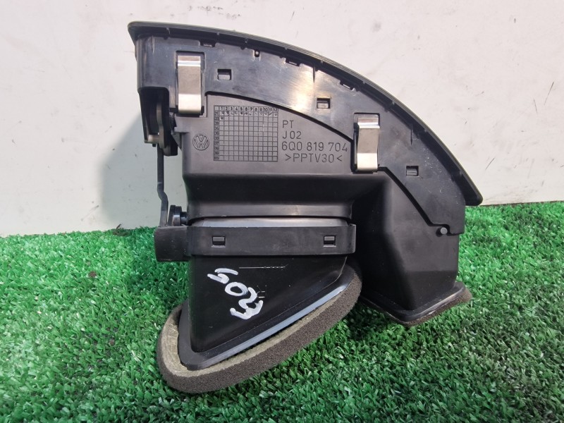 Recambio de rejilla aireadora para volkswagen polo (9n1) conceptline referencia OEM IAM 6Q0819704 6Q0819704 6Q0819704