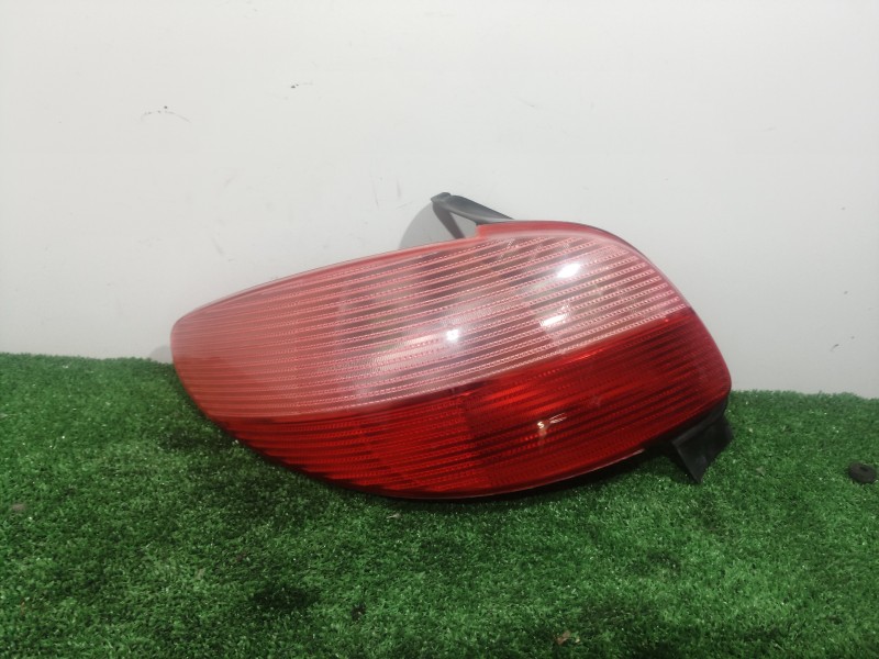 Recambio de piloto trasero izquierdo para peugeot 206 berlina 1.4 referencia OEM IAM 2531G 2531G 2531G