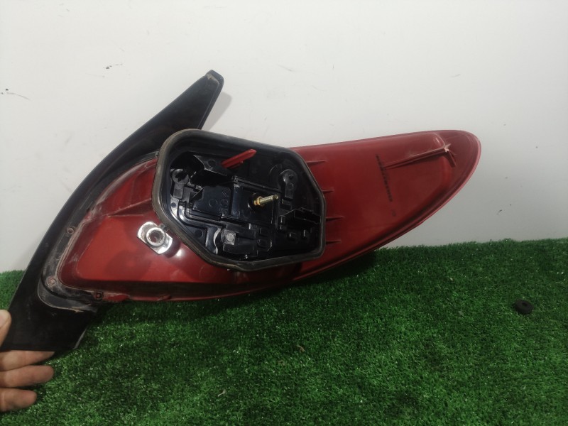 Recambio de piloto trasero izquierdo para peugeot 206 berlina 1.4 referencia OEM IAM 2531G 2531G 2531G