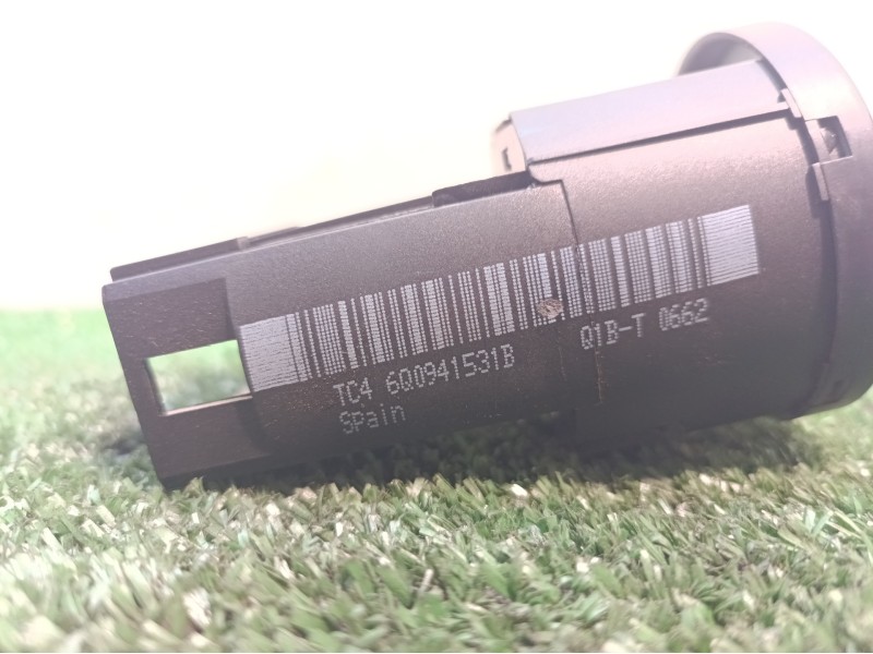 Recambio de mando luces para volkswagen polo (9n1) conceptline referencia OEM IAM 6Q0941531B 6Q0941531B 6Q0941531