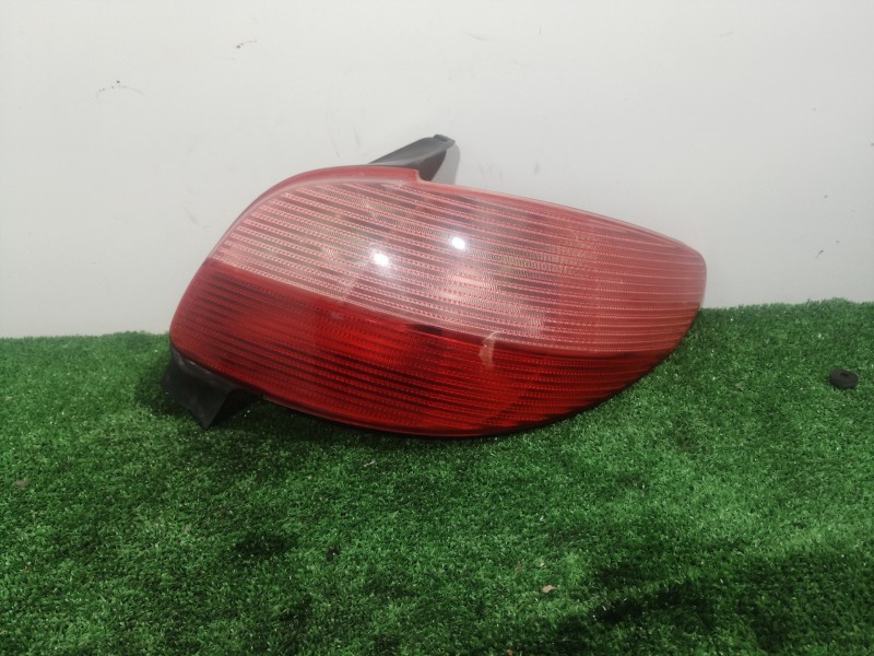 Recambio de piloto delantero derecho para peugeot 206 berlina 1.4 referencia OEM IAM 2531D 2531D 2531D