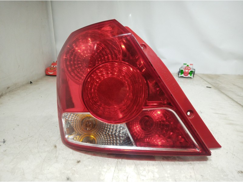 Recambio de piloto trasero izquierdo para chevrolet kalos 1.4 sx sport referencia OEM IAM 300266 300266 300266