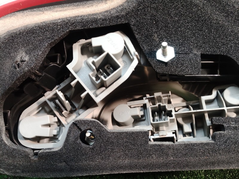 Recambio de piloto trasero derecho para volvo c30 1.6 d drive kinetic referencia OEM IAM 27710205 27710205 27710205