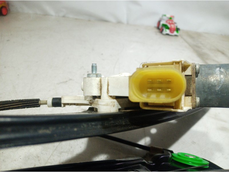 Recambio de elevalunas delantero derecho para bmw serie 3 berlina (e90) 316d referencia OEM IAM 6927028 6927028 6927028