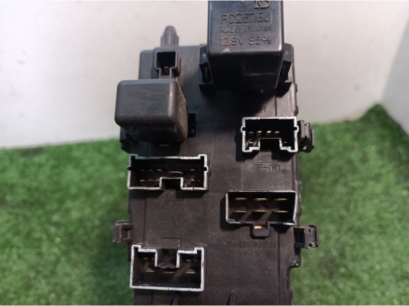 Recambio de caja reles / fusibles para mitsubishi colt (cj0) 1300 glx referencia OEM IAM   