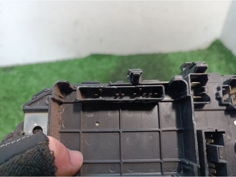 Recambio de caja reles / fusibles para mitsubishi colt (cj0) 1300 glx referencia OEM IAM   