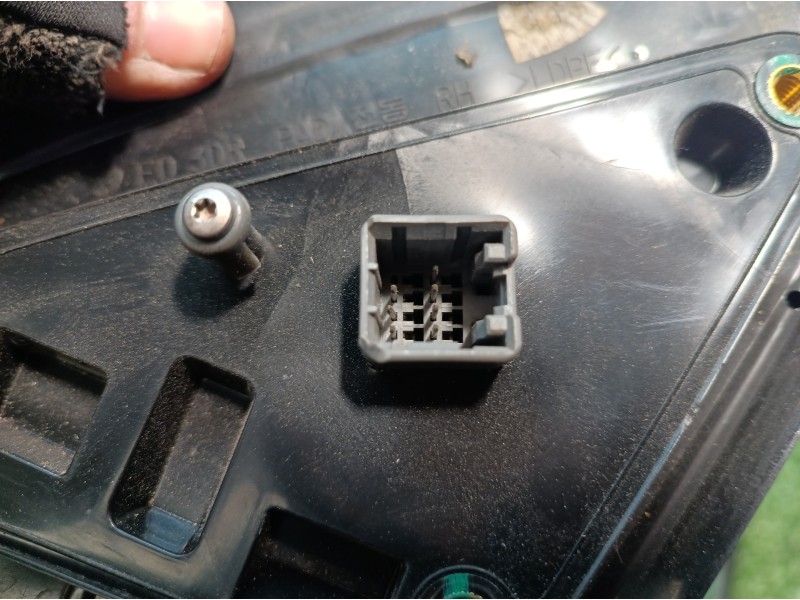 Recambio de retrovisor derecho para kia cee´d emotion referencia OEM IAM 022608 022608 022609