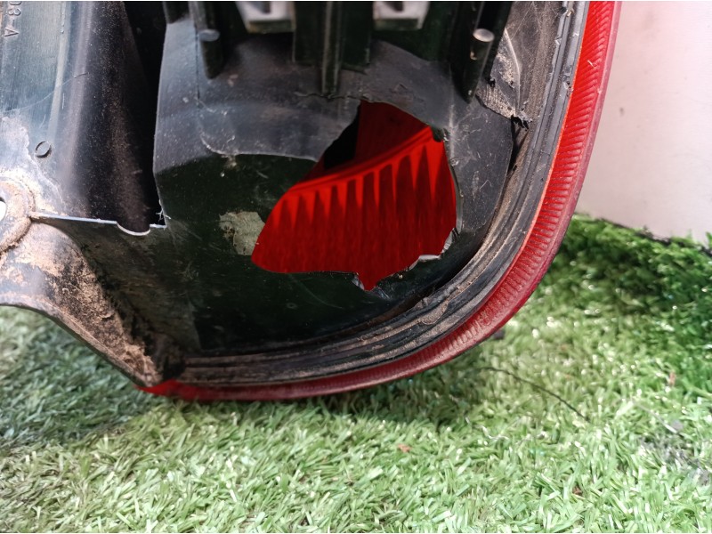 Recambio de piloto trasero izquierdo para ford fiesta (cbk) ambiente referencia OEM IAM 2S5113A603B 2S5113A603B 2S6113N004AD