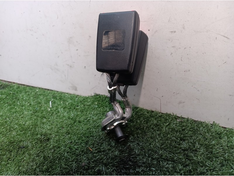 Recambio de anclaje cinturon tra. central para volkswagen golf vi (5k1) advance referencia OEM IAM 1K0857739M 1K0857739M 1K08577