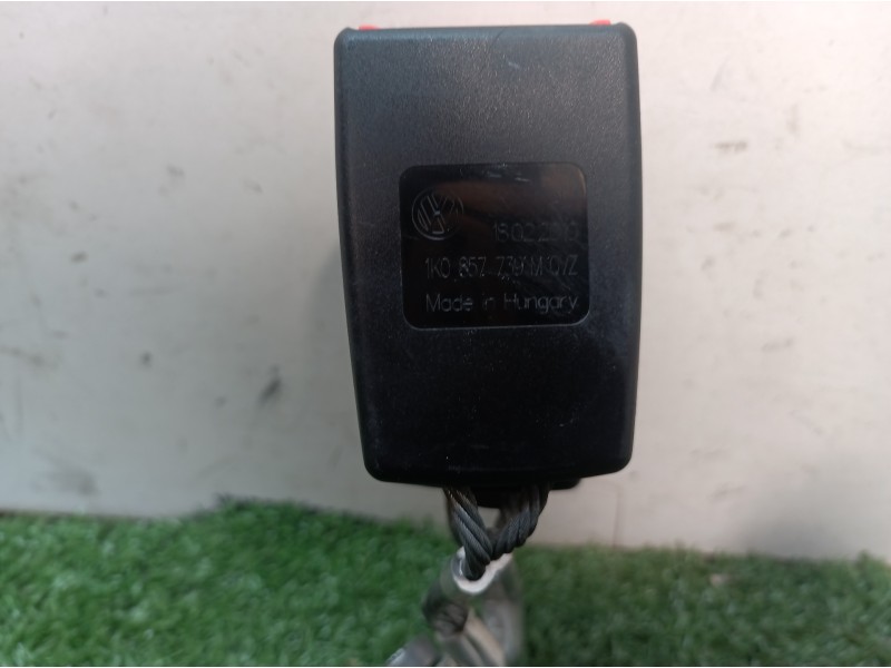 Recambio de anclaje cinturon tra. central para volkswagen golf vi (5k1) advance referencia OEM IAM 1K0857739M 1K0857739M 1K08577