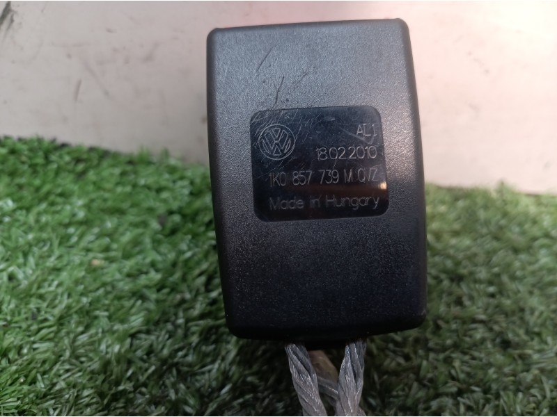 Recambio de anclaje cinturon tra. central para volkswagen golf vi (5k1) advance referencia OEM IAM 1K0857739M 1K0857739M 1K08577
