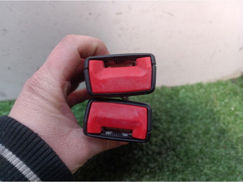 Recambio de anclaje cinturon tra. central para volkswagen golf vi (5k1) advance referencia OEM IAM 1K0857739M 1K0857739M 1K08577