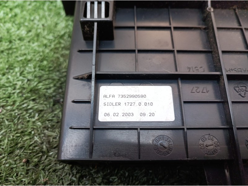 Recambio de cenicero para alfa romeo 147 (190) 1.9 jtd cat referencia OEM IAM 7352990590 7352990590 17270010