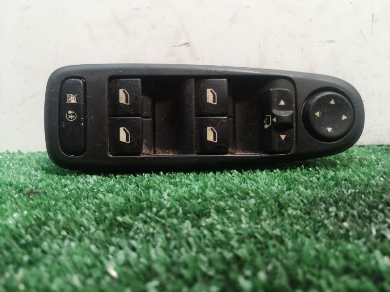 Recambio de mando elevalunas delantero izquierdo para citroën c4 picasso business class referencia OEM IAM 532650 532650 532650