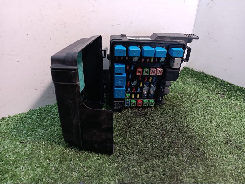 Recambio de caja reles / fusibles para kia cee´d emotion referencia OEM IAM 919501H030 919501H030 919501H030