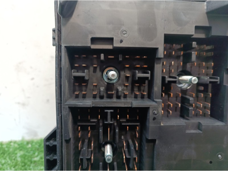 Recambio de caja reles / fusibles para kia cee´d emotion referencia OEM IAM 919501H030 919501H030 919501H030