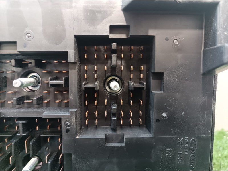 Recambio de caja reles / fusibles para kia cee´d emotion referencia OEM IAM 919501H030 919501H030 919501H030