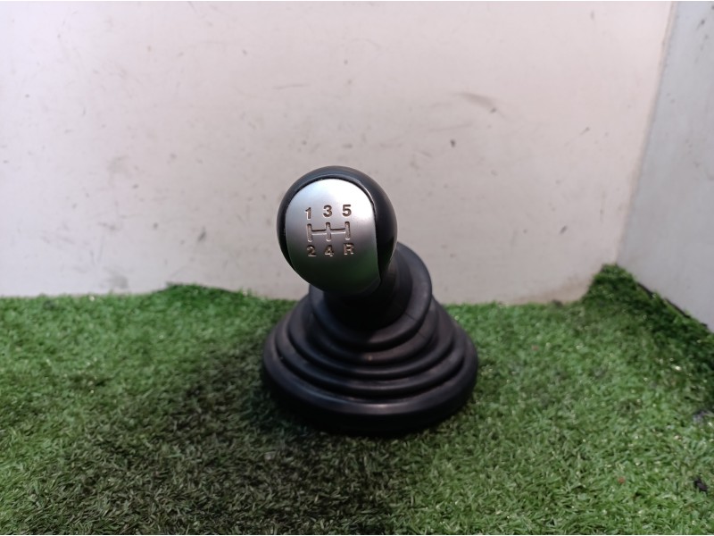Recambio de pomo palanca cambio para ford fiesta (cbk) ambiente referencia OEM IAM 2S617277ABW 2S617277ABW 2S617277