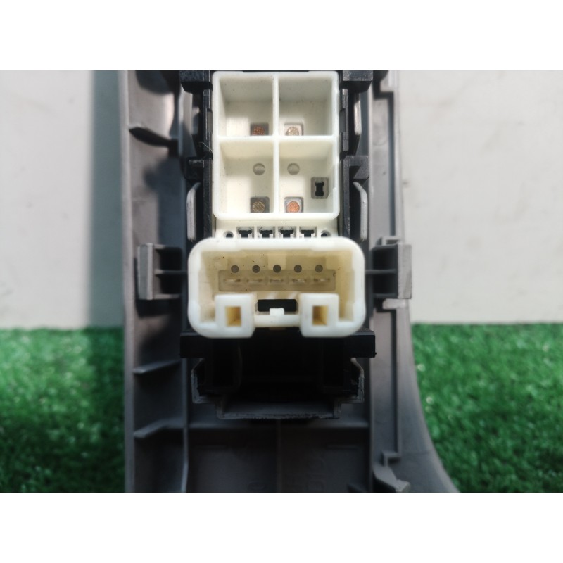 Recambio de mando elevalunas delantero derecho para toyota yaris (ksp9/scp9/nlp9) básico referencia OEM IAM 742310D090 742310D09