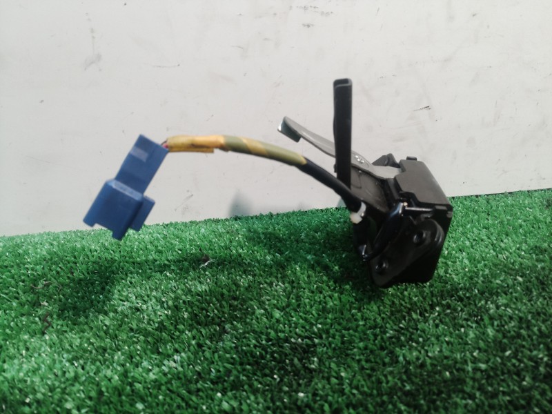 Recambio de cerradura maletero / porton para toyota yaris (ksp9/scp9/nlp9) básico referencia OEM IAM   