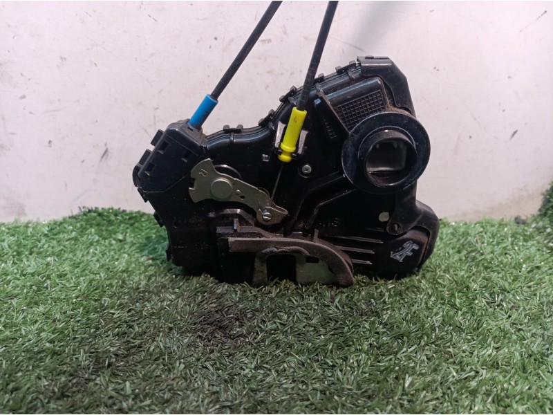 Recambio de cerradura puerta delantera derecha para toyota auris luna+ referencia OEM IAM   