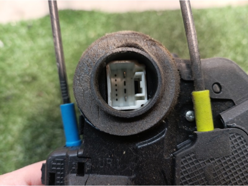 Recambio de cerradura puerta trasera derecha para toyota auris luna+ referencia OEM IAM   