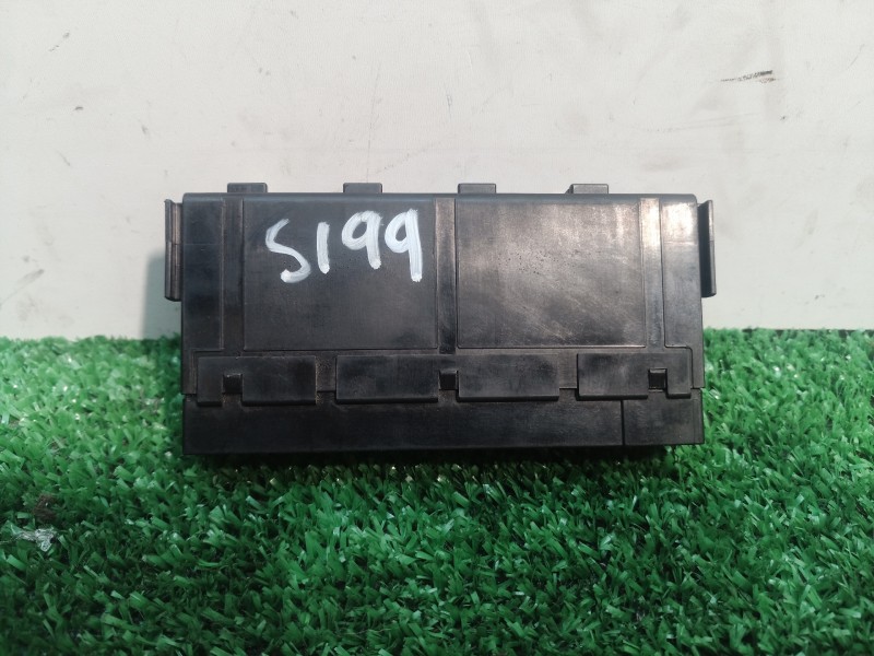 Recambio de caja reles / fusibles para toyota yaris (ksp9/scp9/nlp9) básico referencia OEM IAM 8264147020 8264147020 8264147020