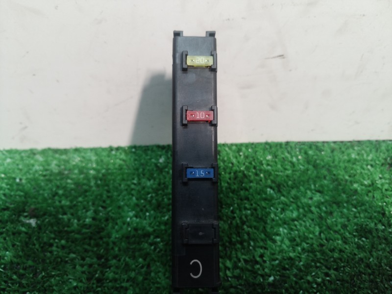 Recambio de caja reles / fusibles para toyota yaris (ksp9/scp9/nlp9) básico referencia OEM IAM 8264147020 8264147020 8264147020