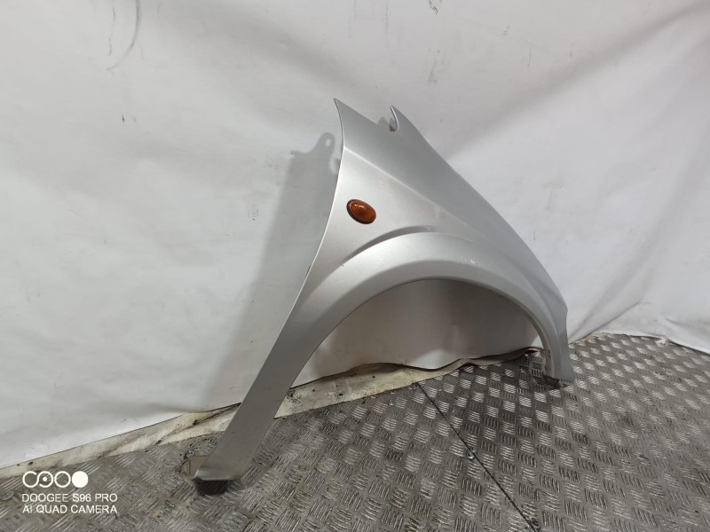 Recambio de aleta delantera derecha para chrysler voyager (rg) 2.8 crd executive referencia OEM IAM   