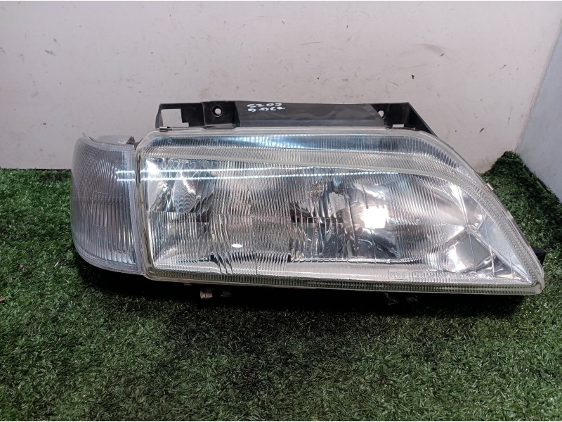 Recambio de faro derecho para citroën xantia berlina 1.8 16v sx referencia OEM IAM 88205034D 88205034D 88205034
