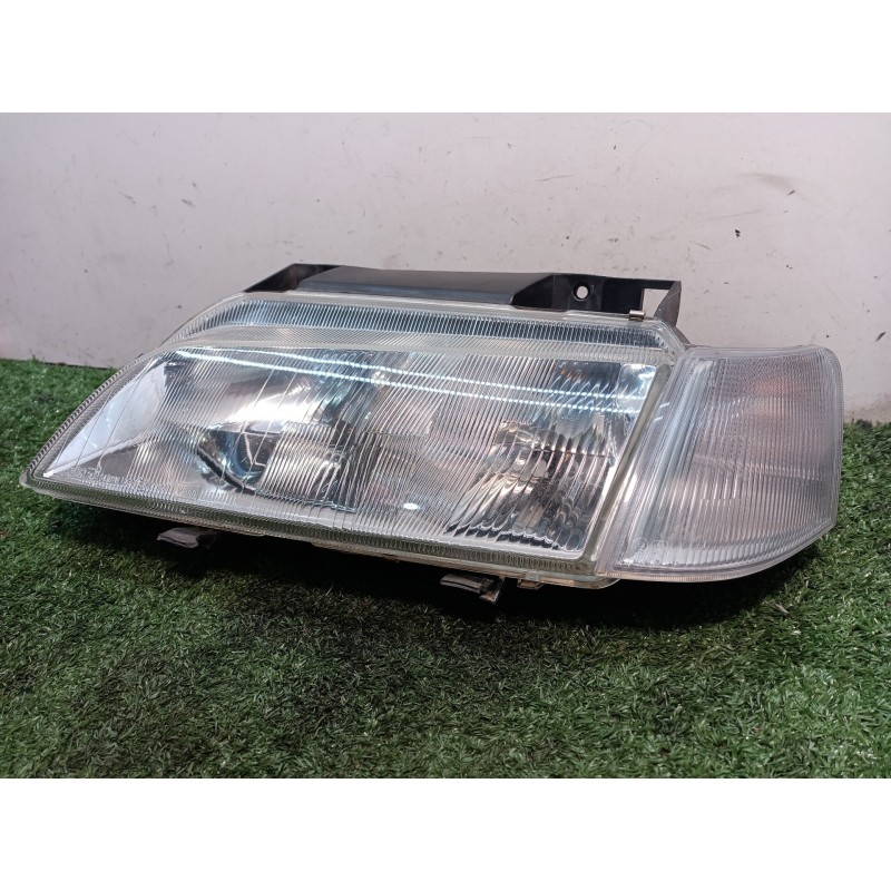 Recambio de faro izquierdo para citroën xantia berlina 1.8 16v sx referencia OEM IAM 88205035G 88205035G 88205035