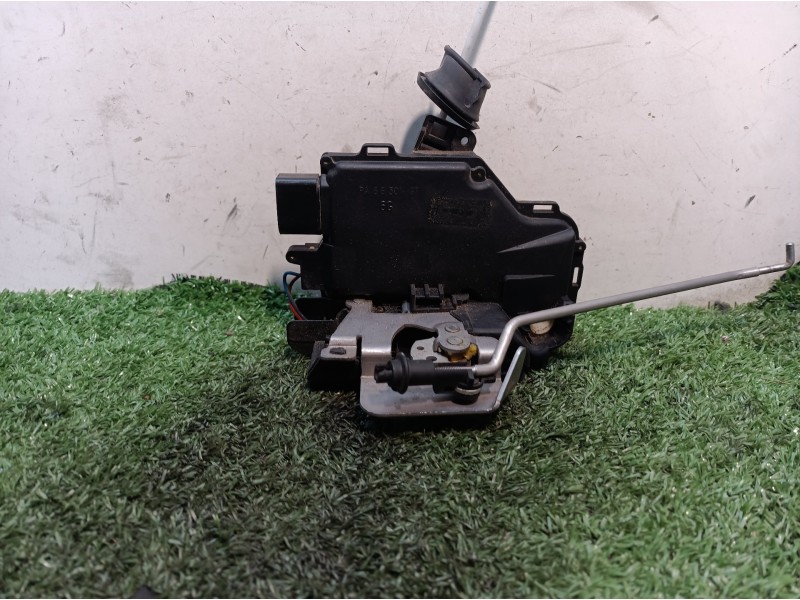 Recambio de cerradura puerta delantera izquierda para audi a4 berlina (8e) 1.9 tdi (96kw) referencia OEM IAM   