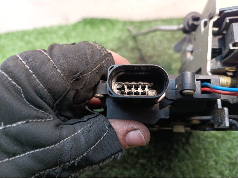 Recambio de cerradura puerta delantera izquierda para audi a4 berlina (8e) 1.9 tdi (96kw) referencia OEM IAM   