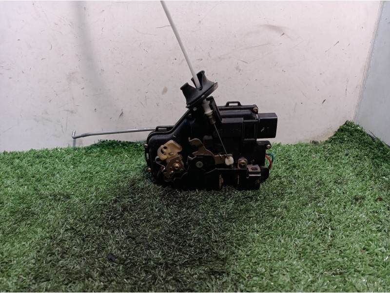 Recambio de cerradura puerta delantera izquierda para audi a4 berlina (8e) 1.9 tdi (96kw) referencia OEM IAM   