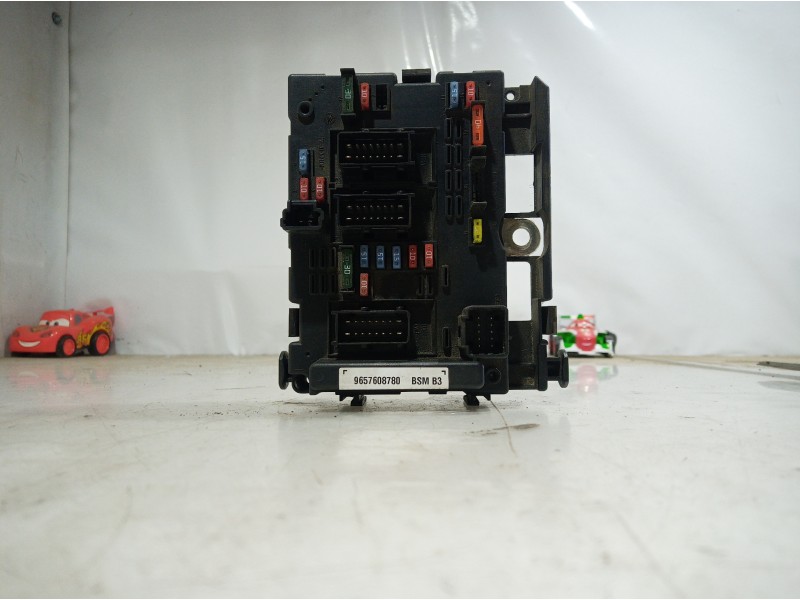 Recambio de caja reles / fusibles para peugeot 206 berlina gti referencia OEM IAM 9657608780 9657608780 9657608780