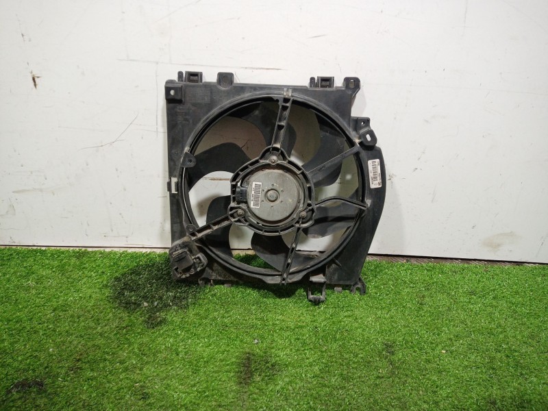 Recambio de electroventilador para renault clio iii 1.2 16v referencia OEM IAM 8200748439 198400 1832064000