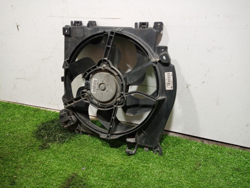 Recambio de electroventilador para renault clio iii 1.2 16v referencia OEM IAM 8200748439 198400 1832064000
