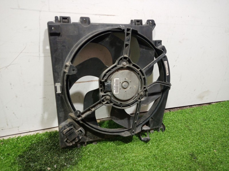 Recambio de electroventilador para renault clio iii 1.2 16v referencia OEM IAM 8200748439 198400 1832064000
