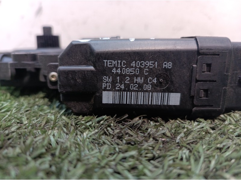 Recambio de motor elevalunas delantero derecho para kia cee´d emotion referencia OEM IAM 402184A 402184A 440850C