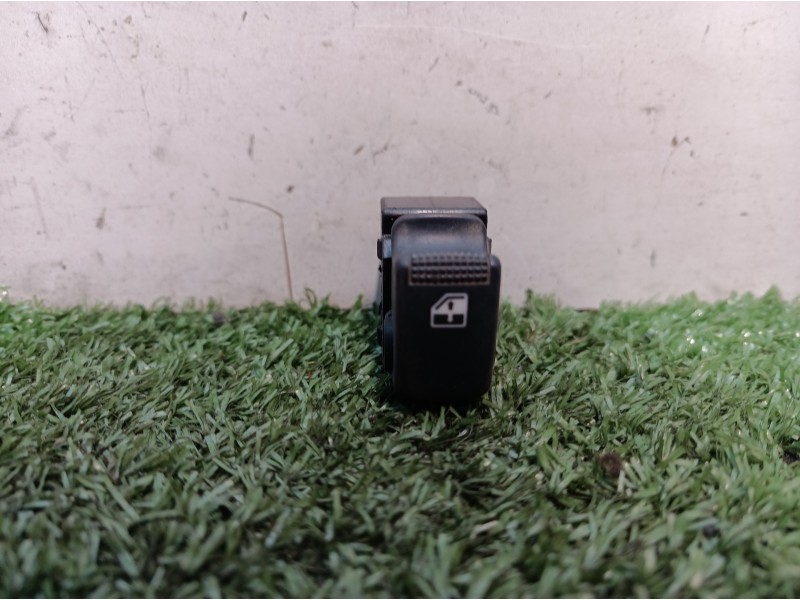 Recambio de mando elevalunas trasero derecho para hyundai getz (tb) 1.5 crdi referencia OEM IAM   