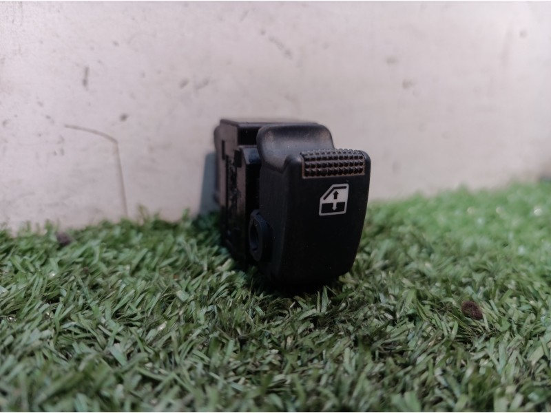 Recambio de mando elevalunas trasero derecho para hyundai getz (tb) 1.5 crdi referencia OEM IAM   