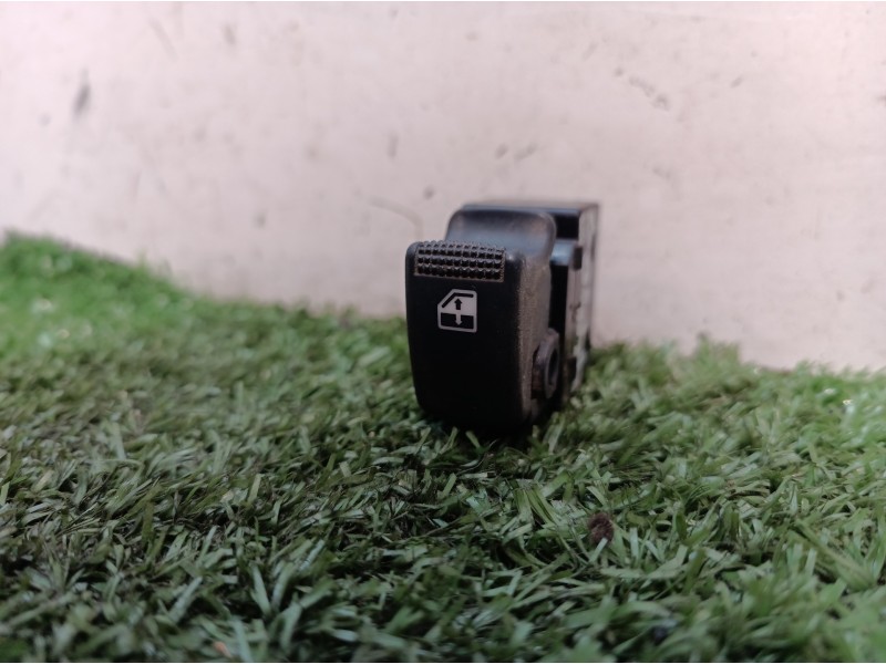 Recambio de mando elevalunas trasero derecho para hyundai getz (tb) 1.5 crdi referencia OEM IAM   