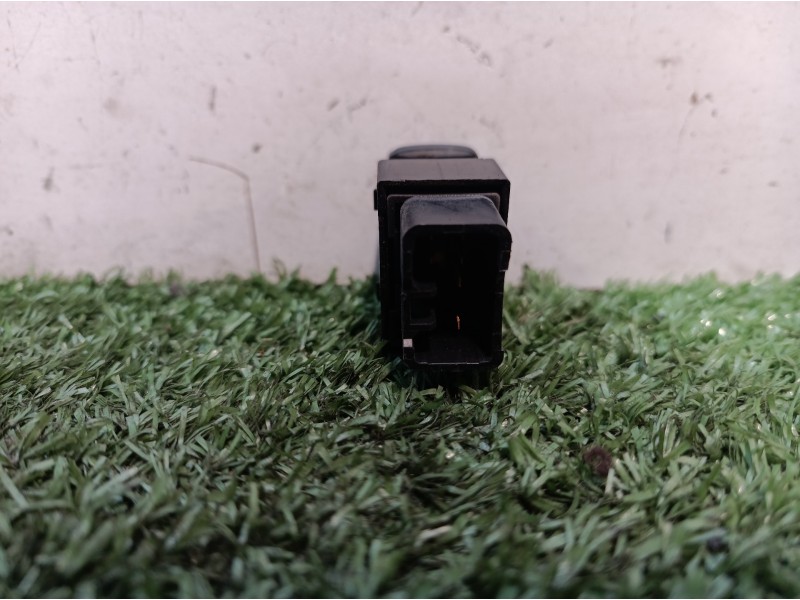 Recambio de mando elevalunas trasero derecho para hyundai getz (tb) 1.5 crdi referencia OEM IAM   