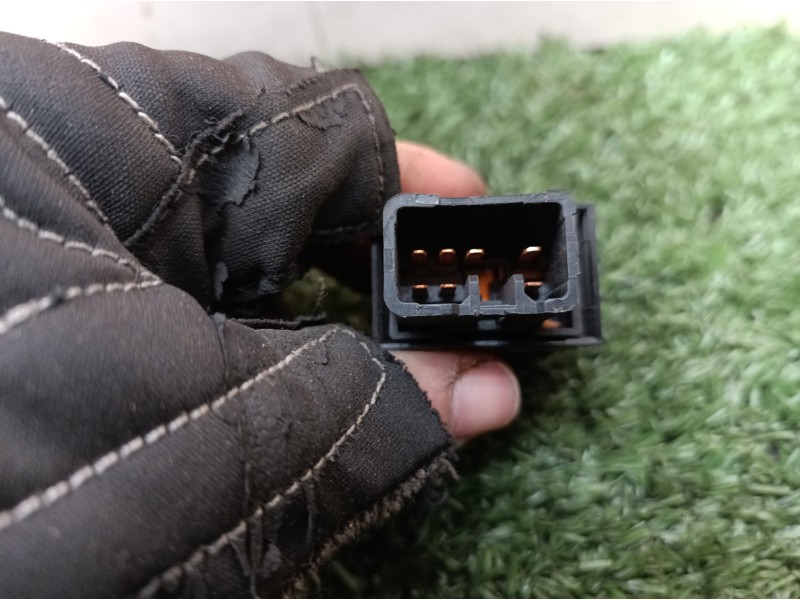 Recambio de mando elevalunas trasero derecho para hyundai getz (tb) 1.5 crdi referencia OEM IAM   