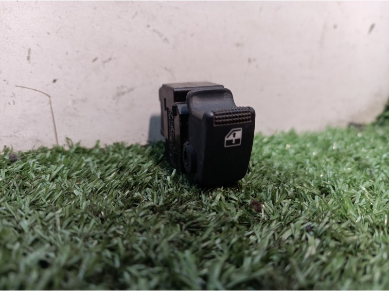 Recambio de mando elevalunas trasero izquierdo para hyundai getz (tb) 1.5 crdi referencia OEM IAM   