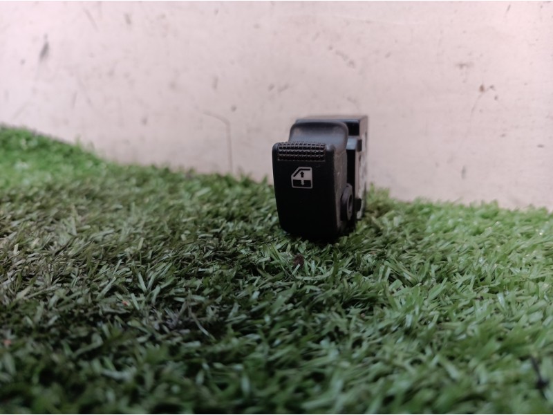 Recambio de mando elevalunas trasero izquierdo para hyundai getz (tb) 1.5 crdi referencia OEM IAM   