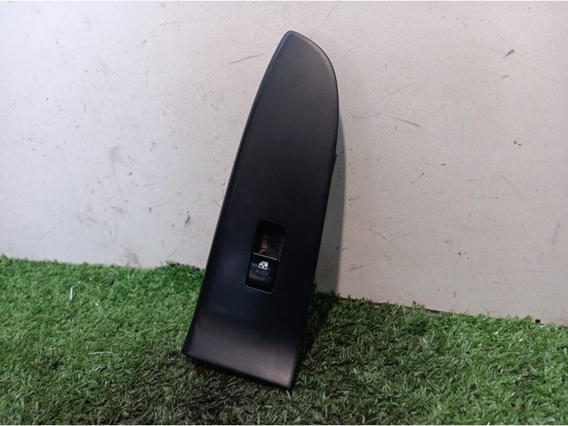 Recambio de mando elevalunas delantero derecho para kia cee´d emotion referencia OEM IAM 823611H300 823611H300 823611H300