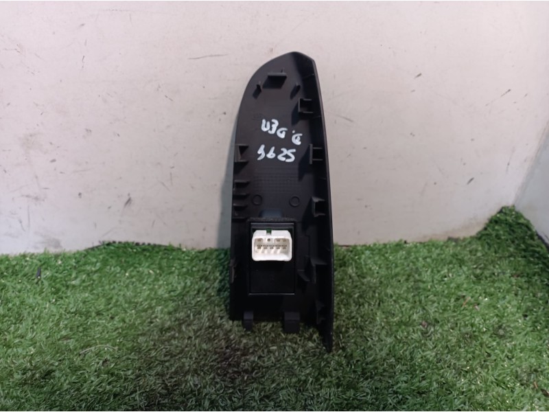 Recambio de mando elevalunas delantero derecho para kia cee´d emotion referencia OEM IAM 823611H300 823611H300 823611H300