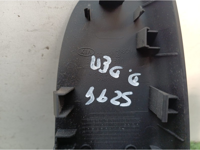 Recambio de mando elevalunas delantero derecho para kia cee´d emotion referencia OEM IAM 823611H300 823611H300 823611H300